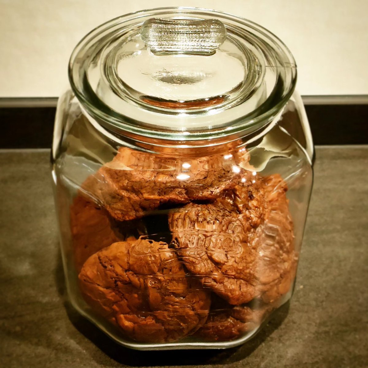 Fudgy Brownie Cookies作ったよ〜🍪
さっくりしっとり、中からチョコがとろ〜んてyummy🤤🍫

#fudgybrowniecookies #chocolate #brownies #cookies #chocoholic #homemade #americanrecipe #madefromscratch