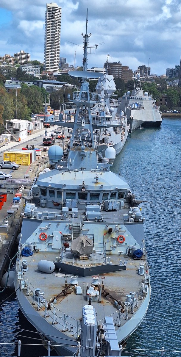 Morgan_FCDO's tweet photo. It is a great privilege to work alongside people who have committed their lives to the service of others. Recently, I had the pleasure of spending time with Cmdr Elliot-Smith and Capt Duggan, and the officers and crew of @HMS_Tamar and #HMASAdelaide *(photo is #HMASCanberra) https://t.co/Niv3RZzE0Y