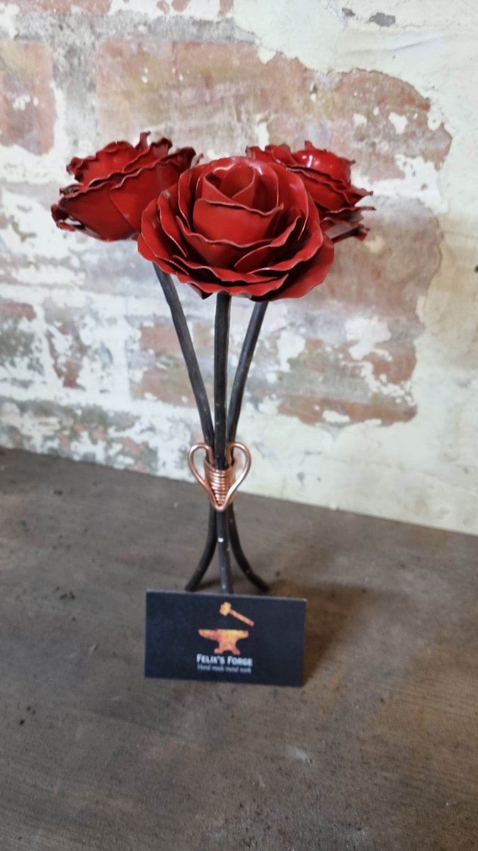 forge_felix's tweet photo. Grand Red Bouquet 💐 
🔴Black Friday offer 🔴
Now £100 Posted 
Normally RRP £120 posted. 

I have 3 available at this current time 💐😊
Message to order or email 
Felix@felix-forge.co.uk

These are made from recycled steel. Forged in my traditional blacksmiths forge.
#felixforge https://t.co/lrnLOgZ8JX
