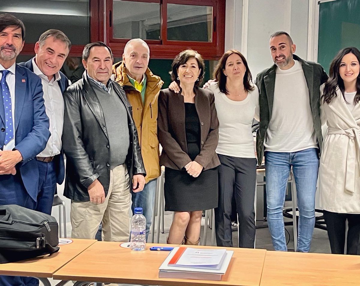 Agustín García-Matilla (UVA), Carlos Elías (UC3M), Manuel Martínez-Nicolás (URJC), Gloria Gómez-Escalonilla (URJC) y Marina Santín (URJC). Gracias a todos por vuestros consejos y amables palabras. Y gracias a los compañeros y familia, quienes ayer tampoco faltaron ❤️❤️