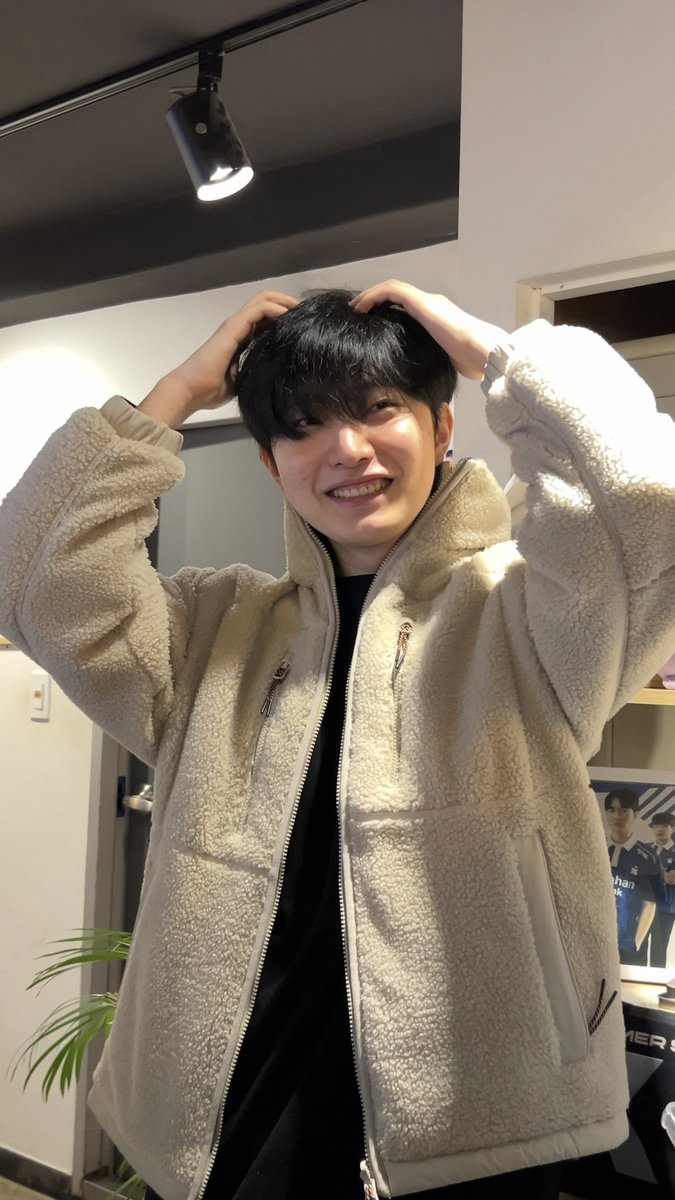 작은 하트 그리고 큰 하트 (?)
머리 긁는 거 아니냐고 놀림 ㄱㅇㄱ