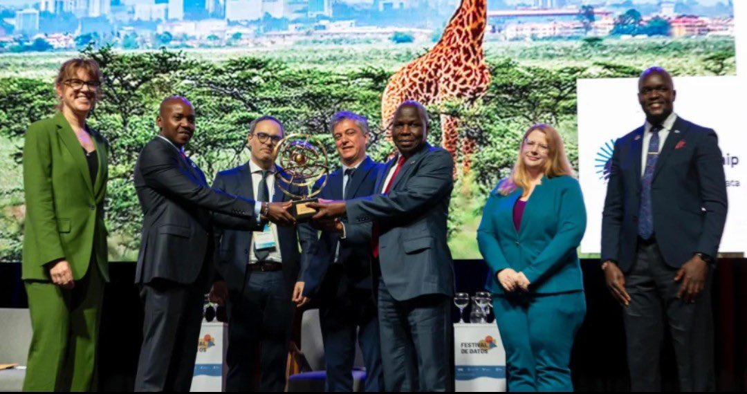 JBMuhati's tweet photo. KENYA CONTESTED AND GOT IT. lt was indeed a privilege &amp; great honour to represent the country &amp; deliver the acceptance speech to host the 2025 Data Festival,the first of a kind in Africa. I thank the Office of the President for nominating me to represent the Country in URUGUAY. https://t.co/K7hHQ2e2rz