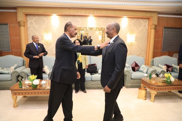 hawelti's tweet photo. President Isaias Afwerki held extensive discussions in Riyadh this morning with South Sudan President Salva Kiir Mayardit &amp; Sudan's President of Sovereign Council Gen. Abdel-Fattah Burhan respectively.  Talks centered on finding lasting solution to war in Sudan &amp; bilateral ties https://t.co/vMSYpOtNw9
