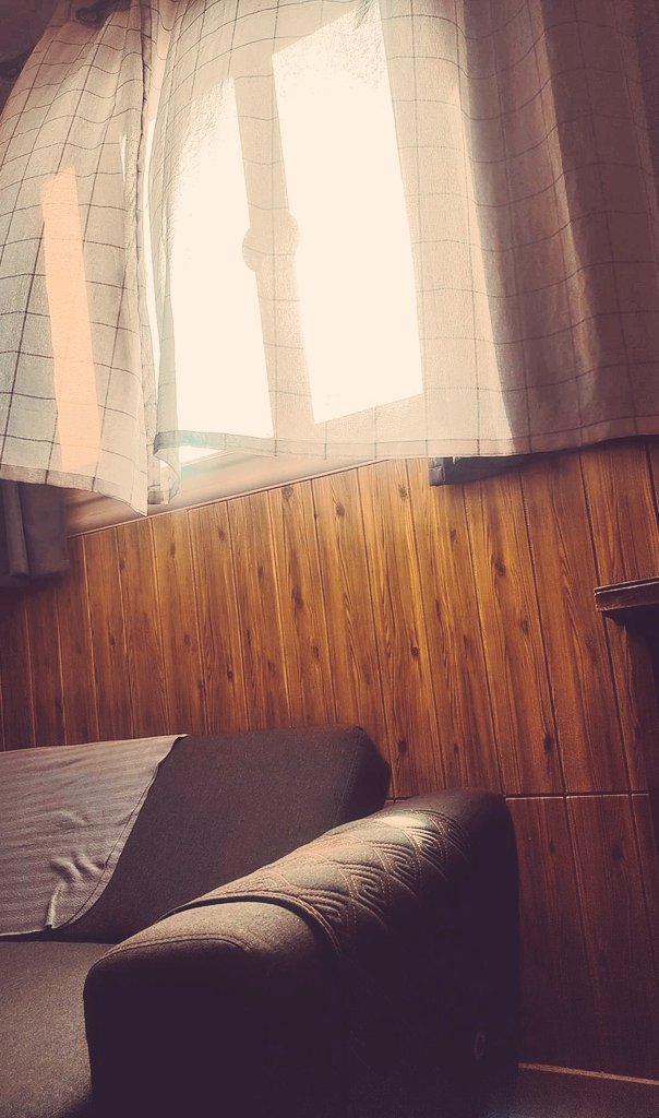 Moe_feky's tweet photo. #November
#morningvibes
#novembermorning
#NovemberVibes
#warm
#picoftheday
#mood
#WINTER
#WinterHouse
#WinterIsComing https://t.co/btqIRceEHC