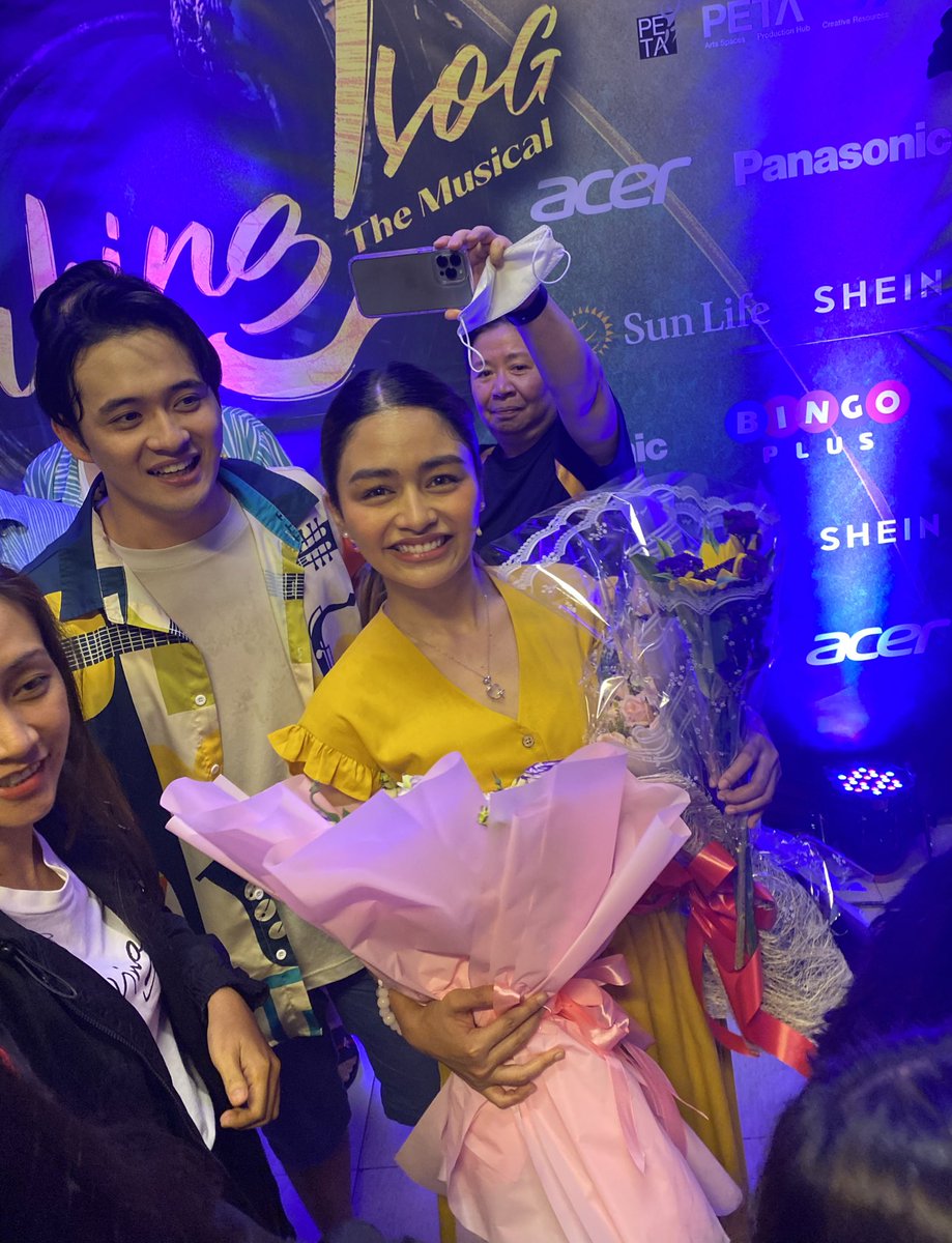 ofcsurvivoree's tweet photo. Congratulations to a successful first show @vivoree !🙌🏼

#Vivoree | @vivoree
#TabingIlogTheMusical https://t.co/Hhiday0Brd