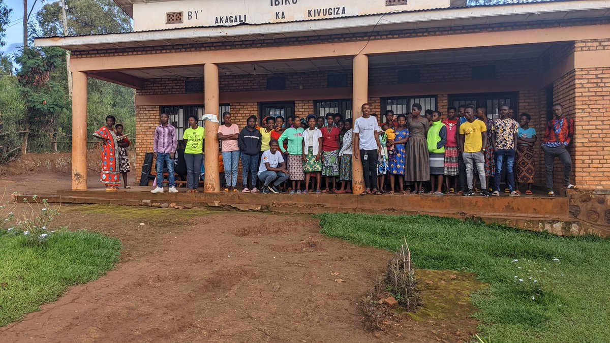 jean_iradu24's tweet photo. As #CorpsAfricavolunteers collaborate with  kivugiza youth to Bremeston different Ideas, Discover our talents and how can help our country in development.

Empowering youth Bring  future Ligh
 @CorpsAfricaRda
 @RulindoDistrict
#KivugizaCell https://t.co/theNfqvYdE