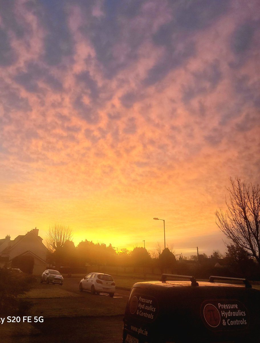 waffy_5's tweet photo. Cobh , Saturday morning https://t.co/ZboefFxLO6
