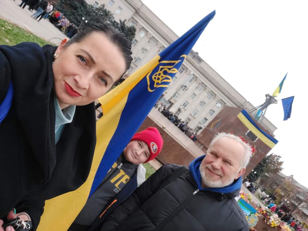 #KhersonisUkraine 
#Kherson is #UnitedWithUkraine 
Greetings from Kateryna und Volodymyr from Kherson 
Kherson is waiting for liberated left bank  🍉🇺🇦
#UkraineWillWin