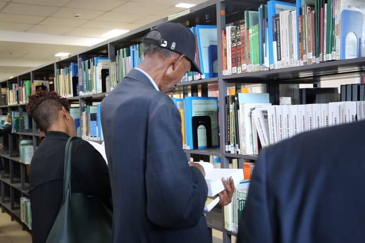 Sura Inkoranyabitabo y'Igihugu cy'u #Rwanda (Rwanda National Library) umenye byinshi ku mateka n'igihugu cyacu. 
■Aho iherereye: #Kacyiru muri <a href="/Unity_MemoryRw/">Ministry of National Unity and Civic Engagement</a>. 
■Igihe: Iminsi n'amasaha by'akazi
■Uwemerewe: Uwo ari we wese
■Icyo bisaba: Ubushake - Nta kiguzi
📸 <a href="/IntekoyUmuco/">Inteko y'Umuco | Rwanda Cultural Heritage Academy</a>