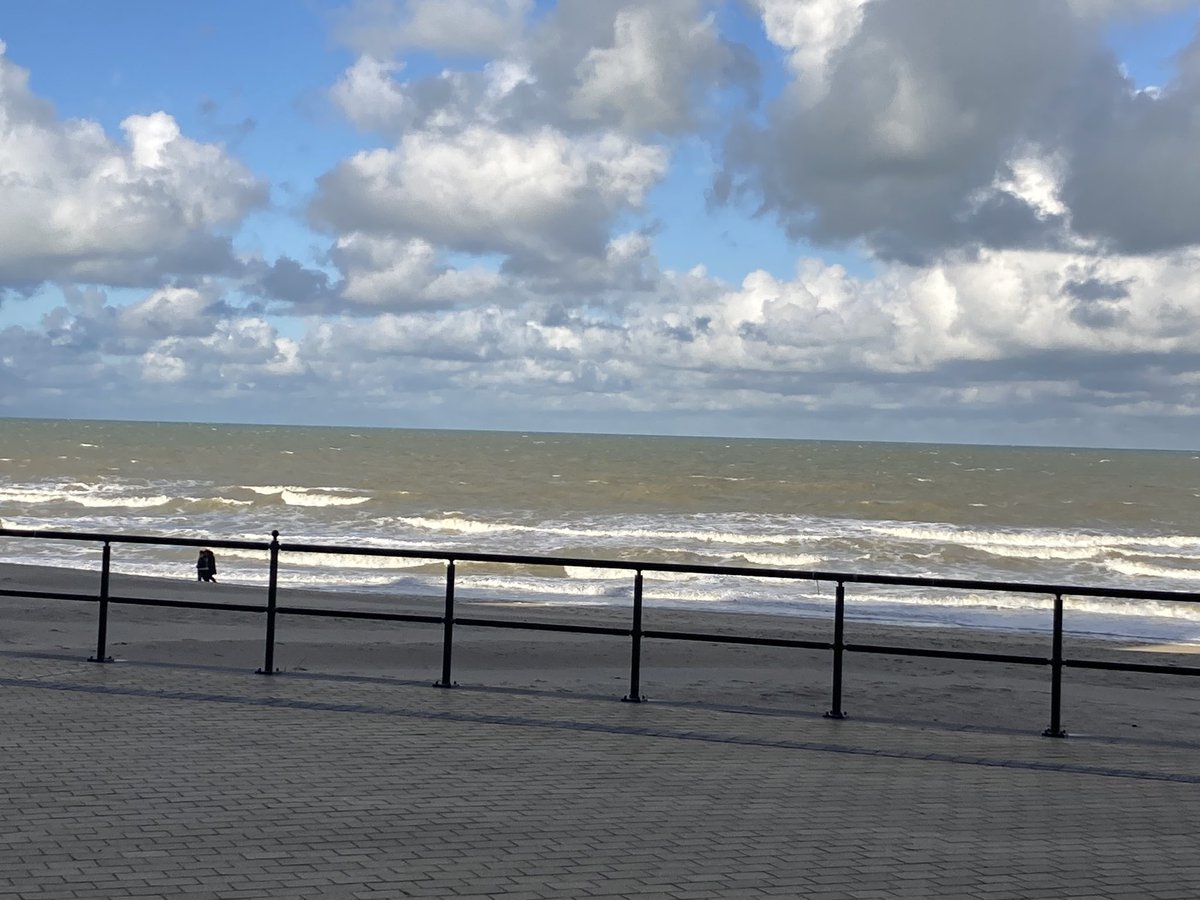AlainVO13's tweet photo. Aan de zee ist altijd goe weer https://t.co/LvC6au3Ptg