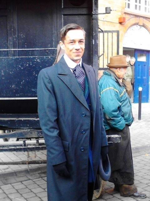 KillianScott_F's tweet image. Killian signing autographs on the set of 'Ripper Street'! (2015)
#killianscott #ripperstreet #irish #irishactor