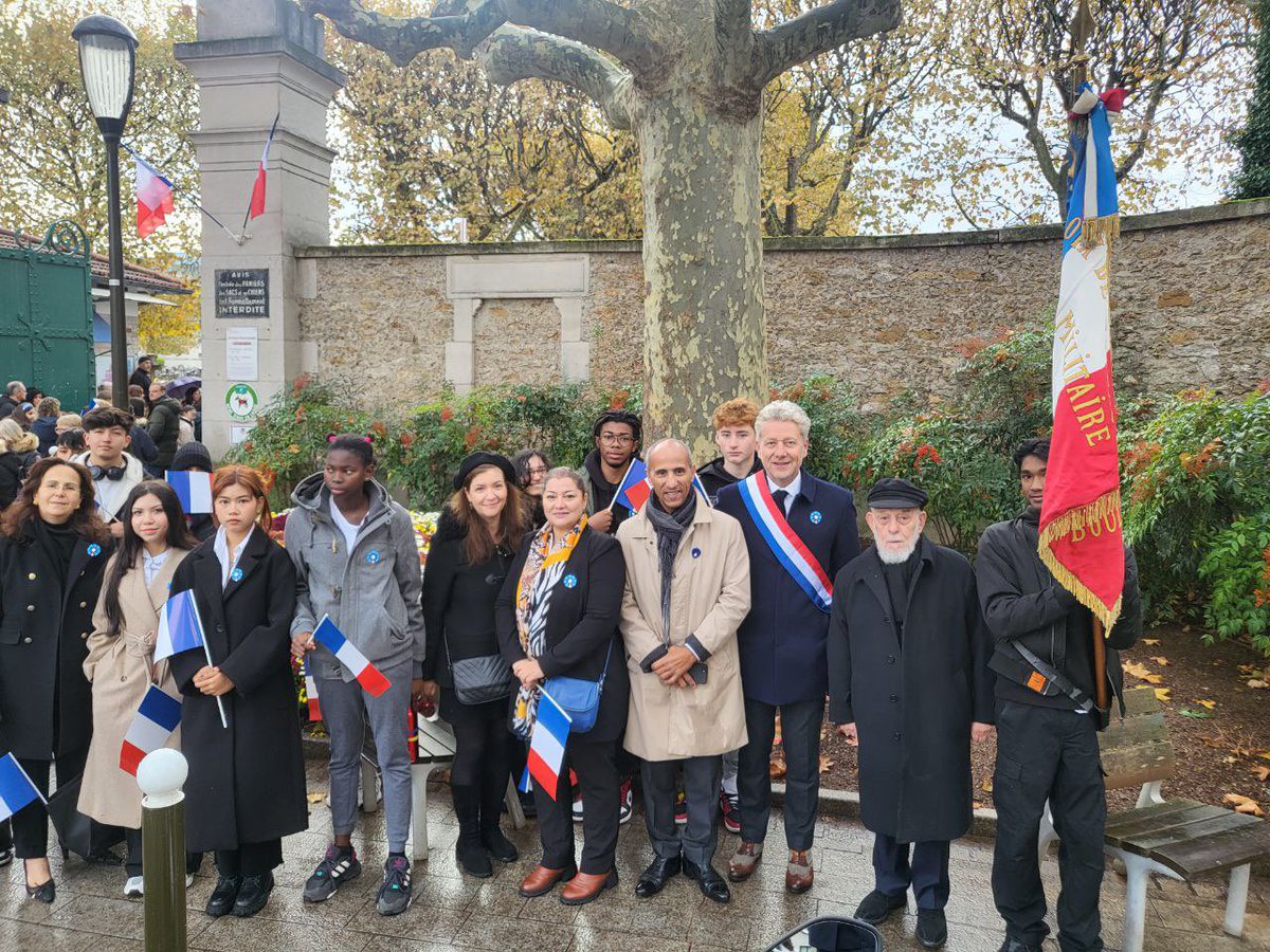 En ce #11novembre à @Ville_BoulogneB, nous commémorons le 105e anniversaire de l’#armistice de la première guerre mondiale et les #CentAnsDeLaFlamme. 🇫🇷

N’oublions pas le courage et le sacrifice de nos poilus qui sont tombés pour la #France et la #Liberté 🕊️et à ceux qui ont