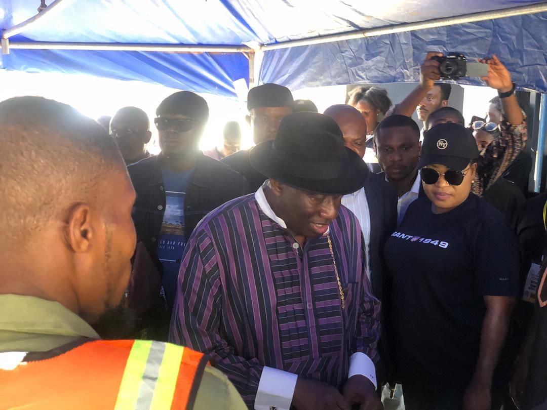 UDEMEAfrica's tweet photo. #CJIDElectionAnalysisCentre Live updates from Bayelsa State
LGA: Ogbia
Ward: 13
PU: 39
Former President Goodluck Jonathan and his wife, Patience Jonathan, the former First Lady of Nigeria, arrived at Polling Unit 39, Ward 13 in Otuoke, Ogbia LGA, Bayelsa State, to cast their votes.
#EUSDGN
#BayelsaDecides2023