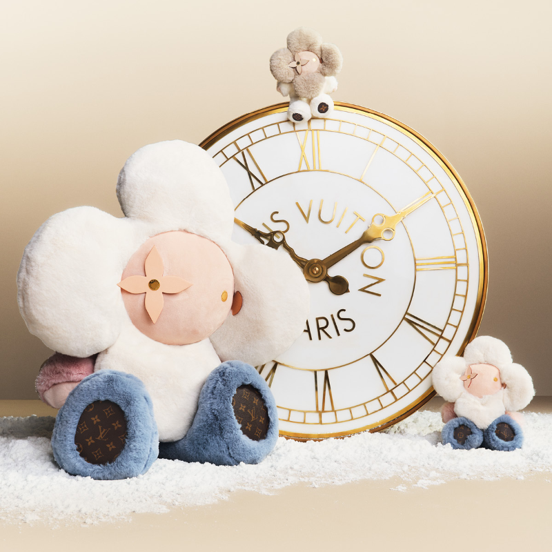 LouisVuitton's tweet photo. Holiday Season. Light up winter celebrations with a touch of sparkle – unveiled through the Maison’s selection of Fine Jewelry, Art of Living creations, and scintillating accessories. Discover #LouisVuitton's Gift Guide.

#LVGifts