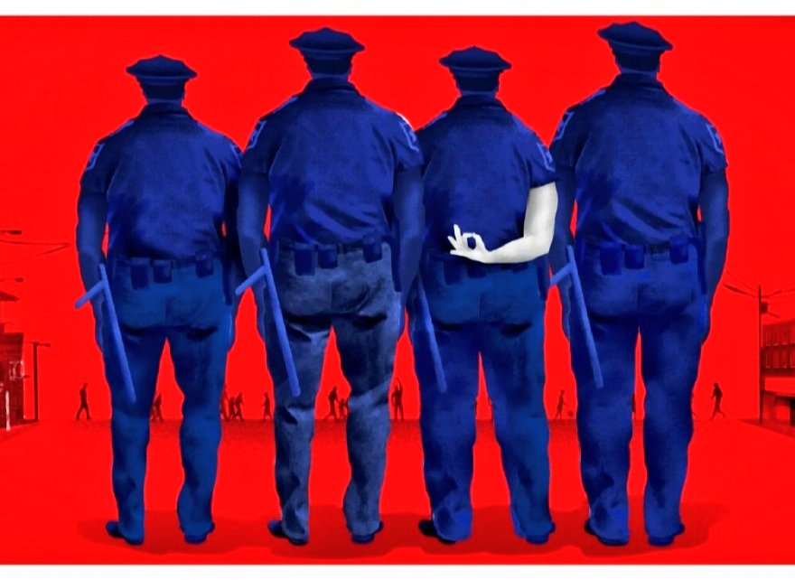 Bro, ini bukan lagi soal dukung mendukung. Ini tentang seorang presiden yg sedang menjabat memaksa anaknya untuk jadi Cawapres dengan memanipulasi konstitusi melalui Mahkamah yg dipimpin oleh adik iparnya sendiri.

Tolong catat: "Presiden yang Sedang Menjabat!"

Lalu apa yg