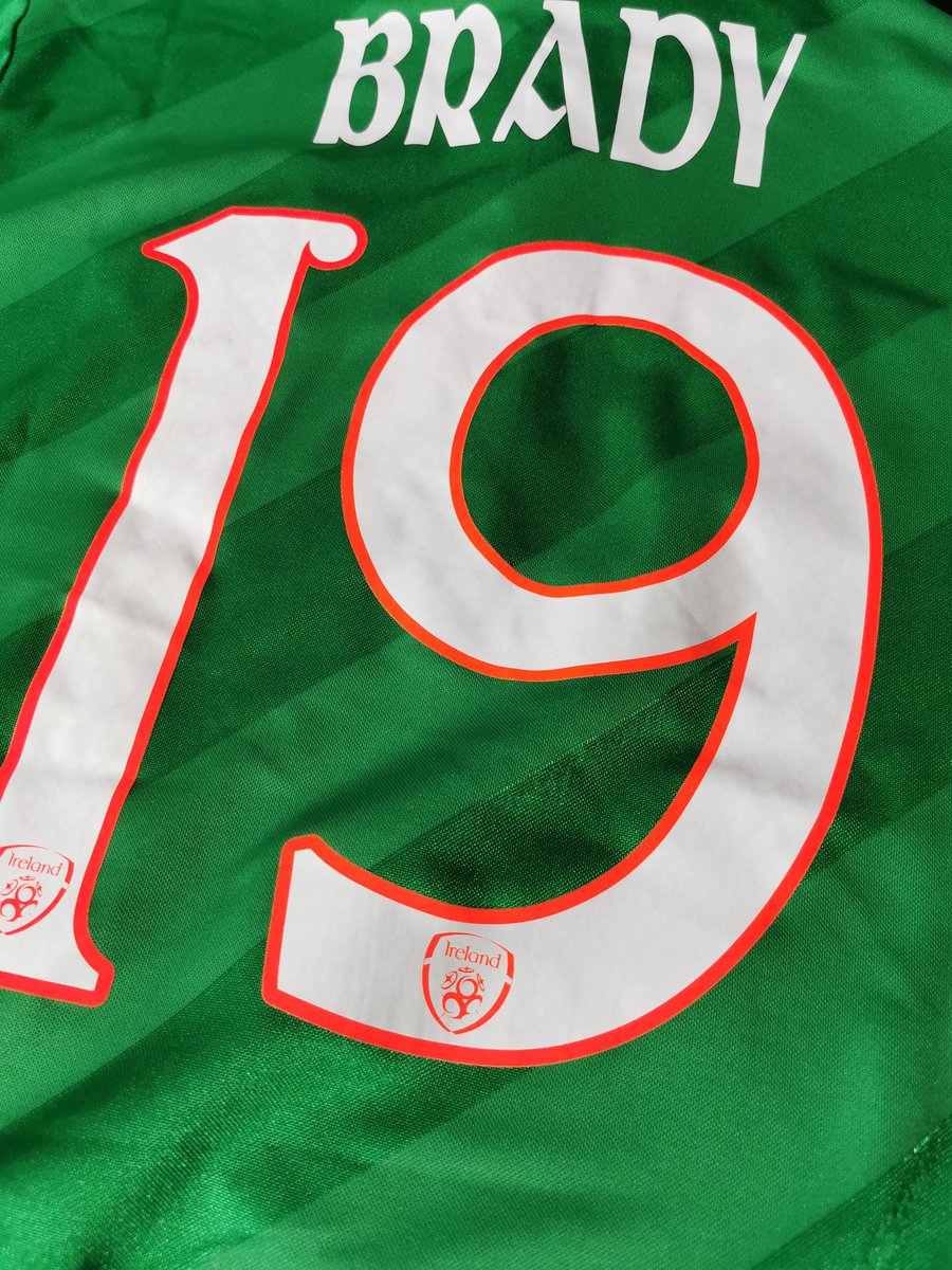 FootballShirtie's tweet image. 🇮🇪 Ireland exclusive shirt drop tonight

💥 One of my favourites includes this 2016 Home long sleeve player spec with a cracking nameset

#COYBIG #AuthenticAlways #FootballShirts