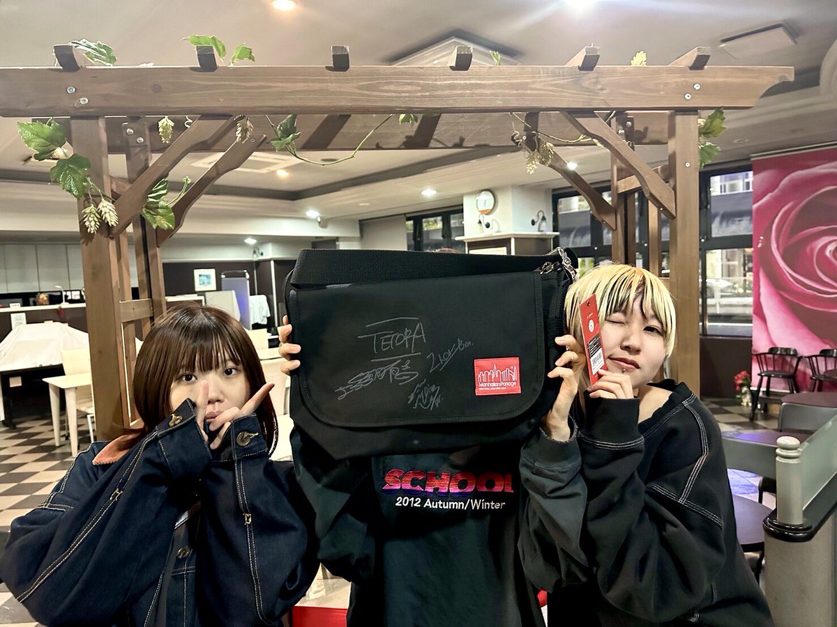 mp_japan_'s tweet photo. 【プレゼント企画】

Manhattan Portage presents
Good Vibration

11/15(水)心斎橋ANIMA

TETORA (@TETORA_info)

サイン入りバッグを
抽選で1名様にプレゼント!!

▼応募方法
①@mp_japan_ をフォロー
②本投稿をリポストor引用ポスト
※11/14(火)23:59締切

🎫：一般発売中
https://t.co/l6hvXYoUkZ https://t.co/tDuujdEYql