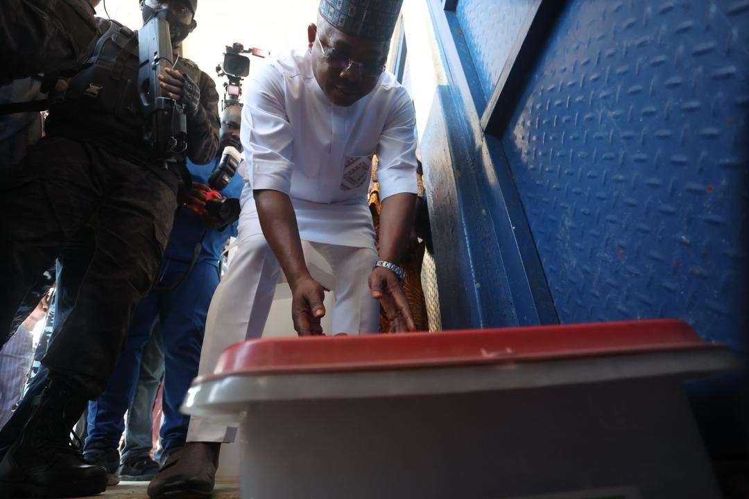 persecondnewsng's tweet photo. UPDATE: I am going to win APC governorship candidate in Kogi State Usman Dodo, boast after casting his votes at  PU003, Upogoro-Odenku, Okene LGA, Kogi state.

 “I am confident of winning,” Dodo said after voting.

#KogiDecides2023
#IMODecides2023 
#Persecondnews https://t.co/LNppdRjwPr