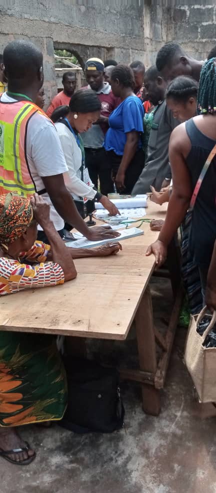 cleenfoundation's tweet photo. Time: 11: 00
STATE: Imo
LGA: Obowo
WARD/Polling Unit: Mgboji uhuicheku hall. The voting is going smoothly
#CLEENESSC #IMODecides2023 https://t.co/oDgxVlggEm