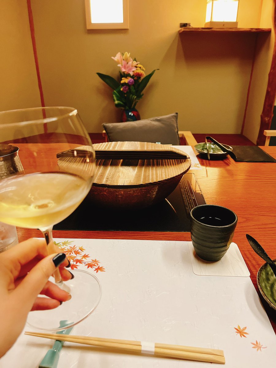 待ち人来ないので先飲んでる✨
