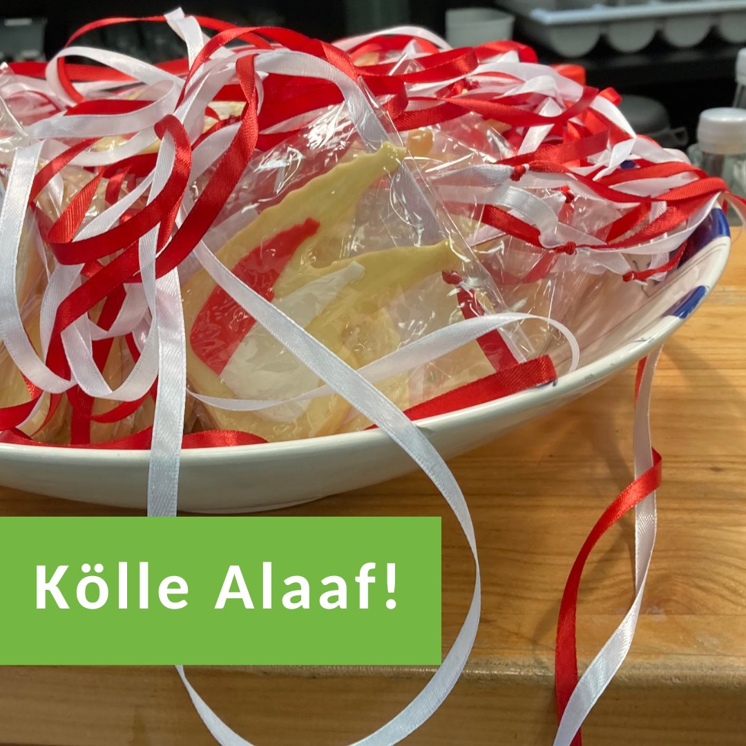 vringstreff's tweet photo. KÖLLE ALAAF! Euch allen eine jecke und friedliche Session im Kölner Karneval! 🎉❤️🤍🫶 Wer genau auf das Foto in Rut &amp; Wiess schaut, entdeckt den Dom. Die wunderbaren Keks-Orden hat Hans Hausmann von der Hörlounge für unsere Gäste gebacken - dreifach donnernden KÖLLE-ALAAF-Dank! https://t.co/2g9iAGtvVD