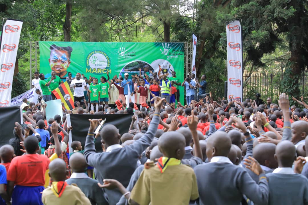 notifiermedia's tweet photo. We commend the efforts of @LilGreenHandsUg and its collaborators for their work in educating our children about the importance of preserving the environment for a brighter future. #ClimateChangeMarch
#Notifiermedia https://t.co/U1o2O6BQQN