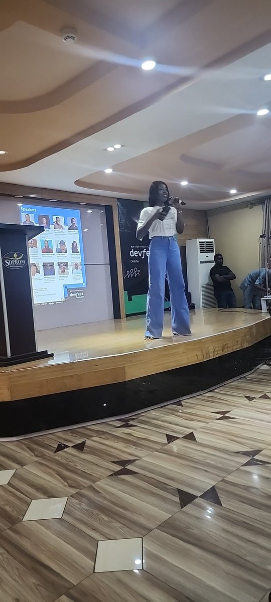 Danielchinagozi's tweet photo. Live at #DevFestOnitsha https://t.co/joOplFKpd2