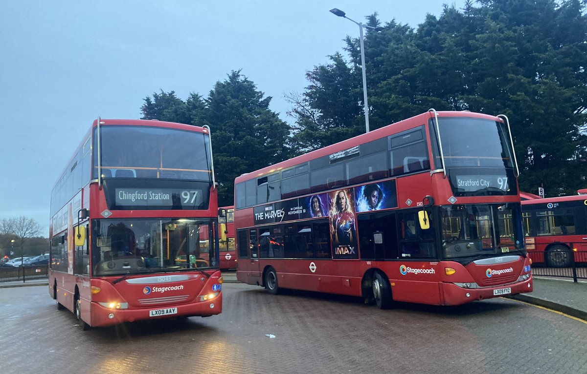 armand_b2002's tweet photo. A sight thatโs soon to become a thing consigned to history.
Here we have @stagecoachgroup 15107, 15110, 15043 and 15103 all seen at Chingford station to soon await further duties or having just terminated on route 97.
#scaniaomnicity #buses #route97 https://t.co/lAuHHLTpQu
