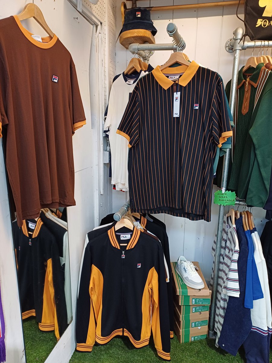 _mikethemod's tweet image. Hey @wrighty1207 @CWFCChairman On my brothers stall in Cardiff indoor Market @MojoKingOnline and spotted these @fila_korea @FILAUSA tops perfect for @OfficialWands colours... #craywanderers #newportcounty