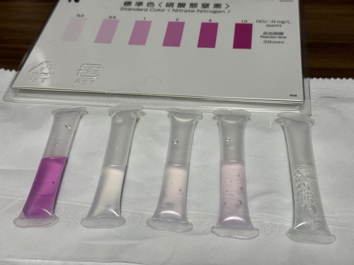 mayamaru_46's tweet photo. 私も飲み水の硝酸態窒素のテストやってみたんだけど…

左から
①都内某所の自宅水道水
②犬に飲ませてる水
③シャスタ
④おいしい水
⑤九州のとある水

水道水やべーな(*´ω`*) https://t.co/IHX8GRfRKx