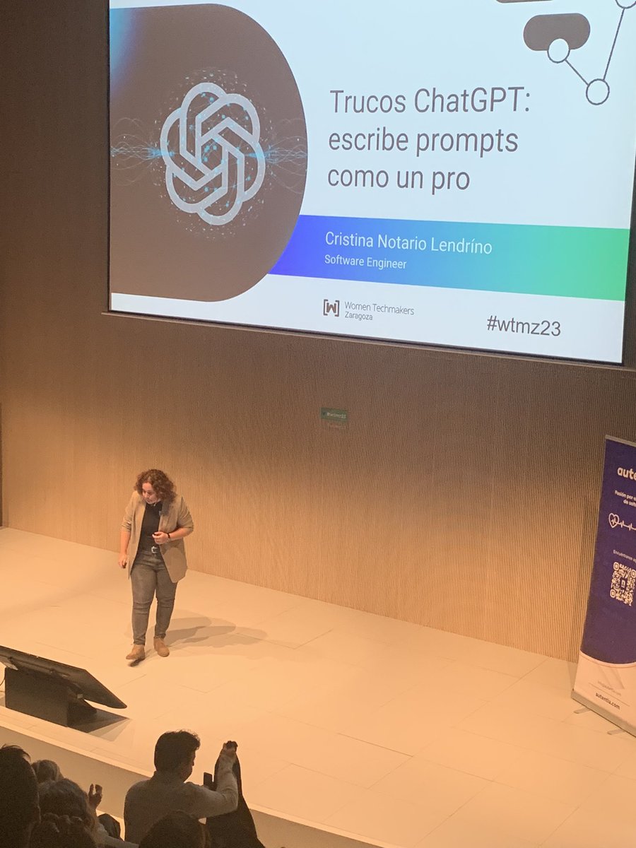 oliviaO_O_O's tweet image. Cristina Notario y los entresijos de ChatGPT arrancando el evento @WTMZaragoza #wtmz23