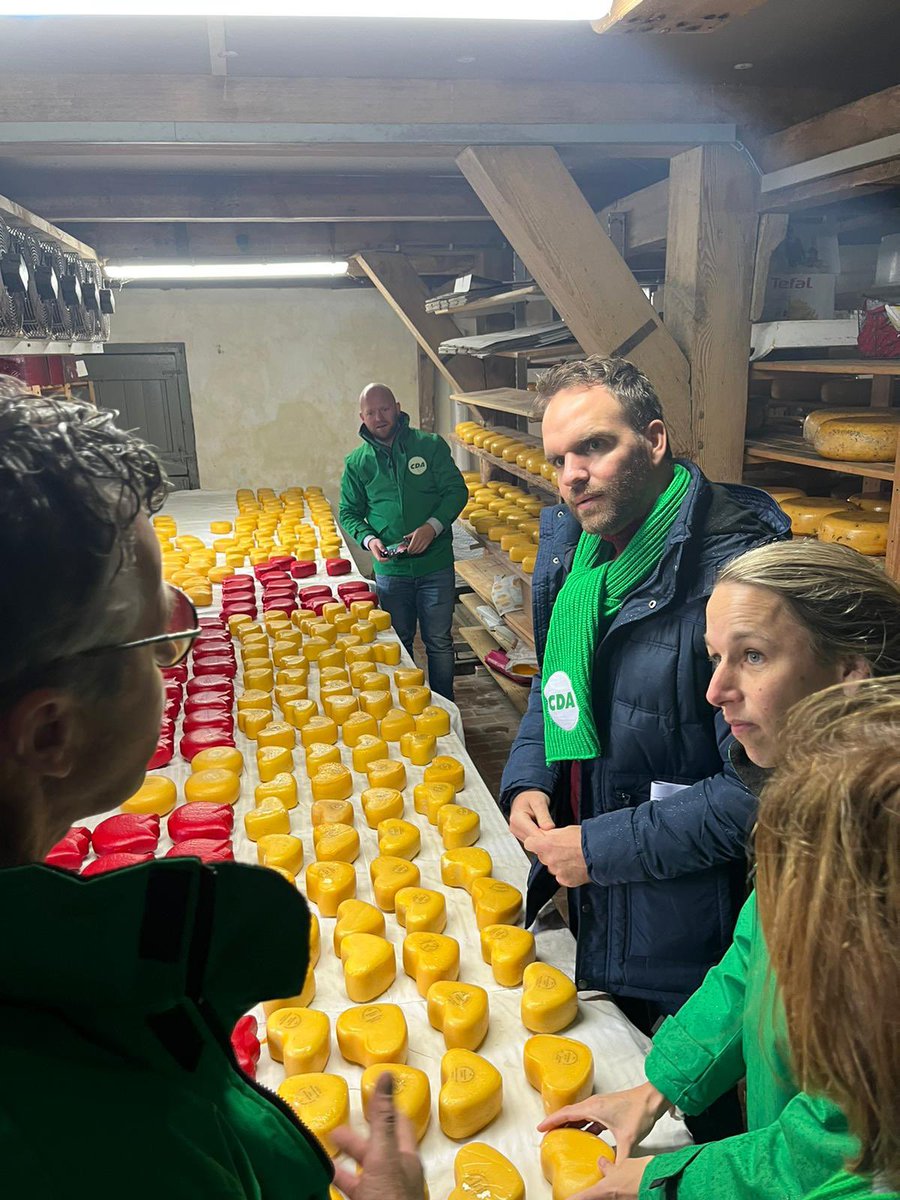 LiesbethHeide's tweet photo. Eerst etappe vandaag: #Zoeterwoude! #TeamCDA on Tour. In gesprek bij kaasboerderij Van Veen. Ondernemers in het Groene Hart! Next stop: #Leiderdorp, #Oegstgeest, #Wassenaar, #Voorschoten en #Leiden https://t.co/WypYxQm6s2