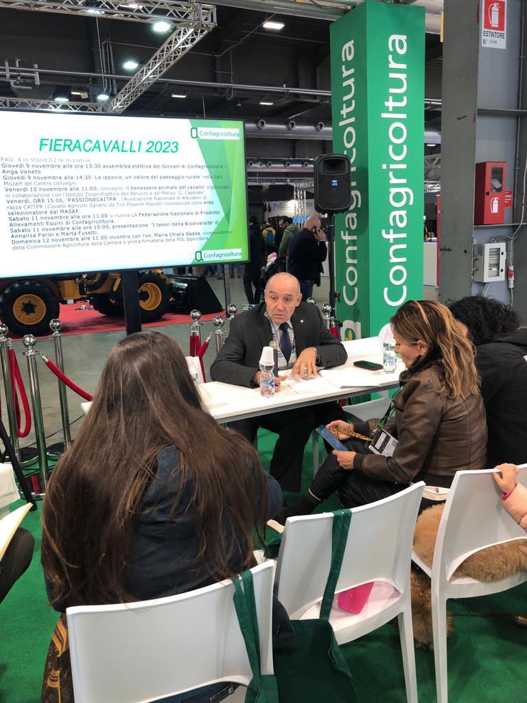 Confagricoltura's tweet photo. “Filiera equina e sviluppo rurale, un binomio inscindibile. Dalla FNP Equini di #Confagricoltura in corso a @fieracavalli il punto della situazione per rivendicare più attenzione al comparto da parte della politica”. 
#fieracavalli23 https://t.co/Xw8fN52jCS