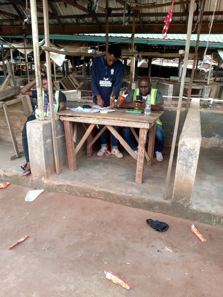 Olugabs's tweet photo. Time: 11:00am
State: Imo
LGA: Ikeduru
Ward: Akabo Ward 1
PU: 011 Orie Akabo Market
Information/Report: Voters were reluctant to come out and vote, 3 @PoliceNG security personnel were visibly seen.
#ImoDecides2023
@inecnigeria @cleenfoundation
@SituationRoomNg
#CLEENESSC https://t.co/jdhYql4VpV