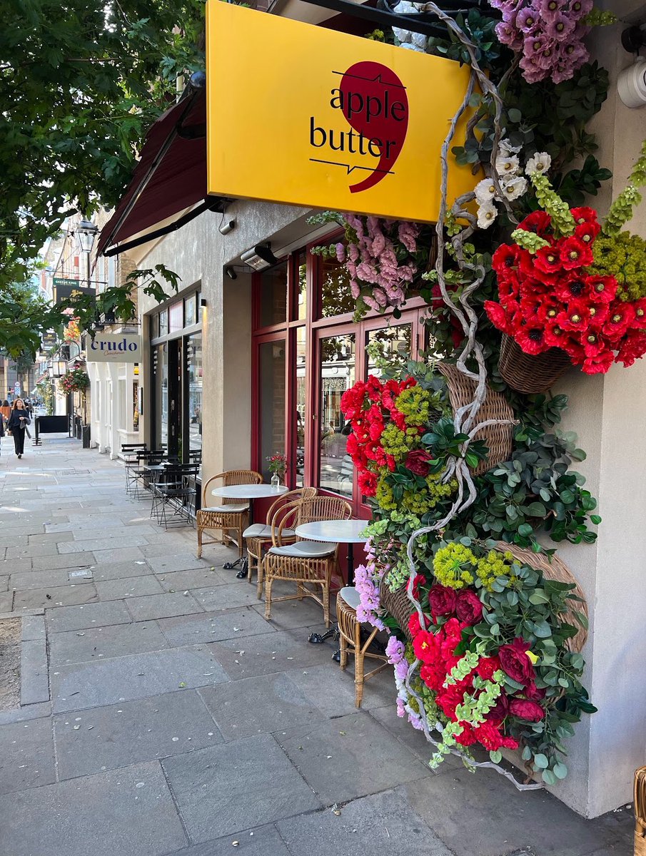 💥لندن - Apple Butter Cafe
🔹كافيه ومطعم فطورهم لذيذ 😋 ..
يستاهل الزيارة، فيه انتظار عند المطعم ولكن الوقت منطقي للدخول
