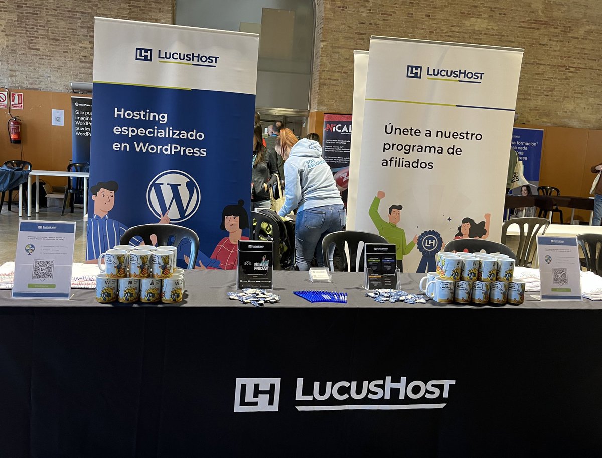 ✈️ Hoy estamos en la #WCVLC23, y como no podía ser de otra manera, acompañados de nuestras #LucusTazas  🤩

¿Quieres una? Corre, que ya casi no quedan 🥺🥺