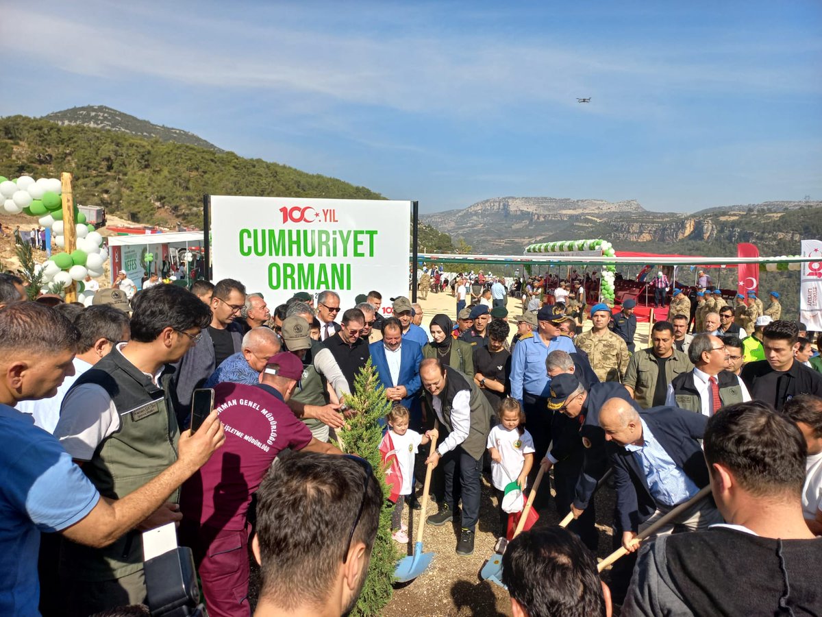 mersin_csk's tweet photo. GELECEĞE NEFES
CUMHURİYETE NEFES
100.YIL CUMHURİYET ORMANLARI KURUYORUZ KAPSAMINDA,
YENİŞEHİR -TURUNÇLU MAHALLESİ'NDE #FİDAN DİKME PROĞRAMINA KATILIM SAĞLADIK..
11 KASIM MİLLÎ AĞAÇLANDIRMA GÜNÜ KUTLU OLSUN...@mehmetozhaseki 
@CK_Samsun @AdemAldemir33 @mrefikbagsiz https://t.co/Ei1QkZYNSY