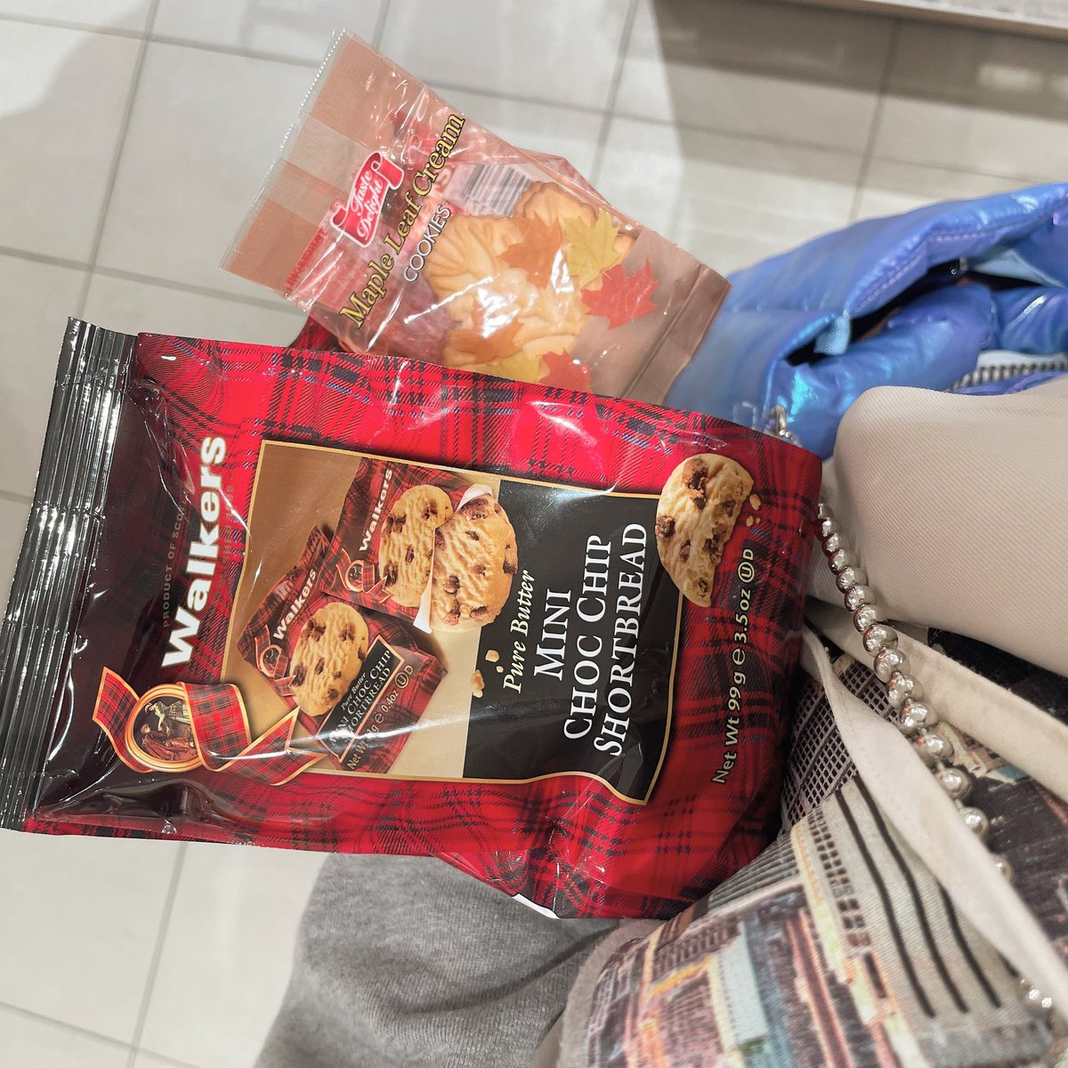 JftUe's tweet photo. ぜんっぜん更新できてなさすきだ
🇨🇦に行くまで後半年🍪
海外のお菓子って美味しいよね😋🤤 https://t.co/qbgBSEnVKM