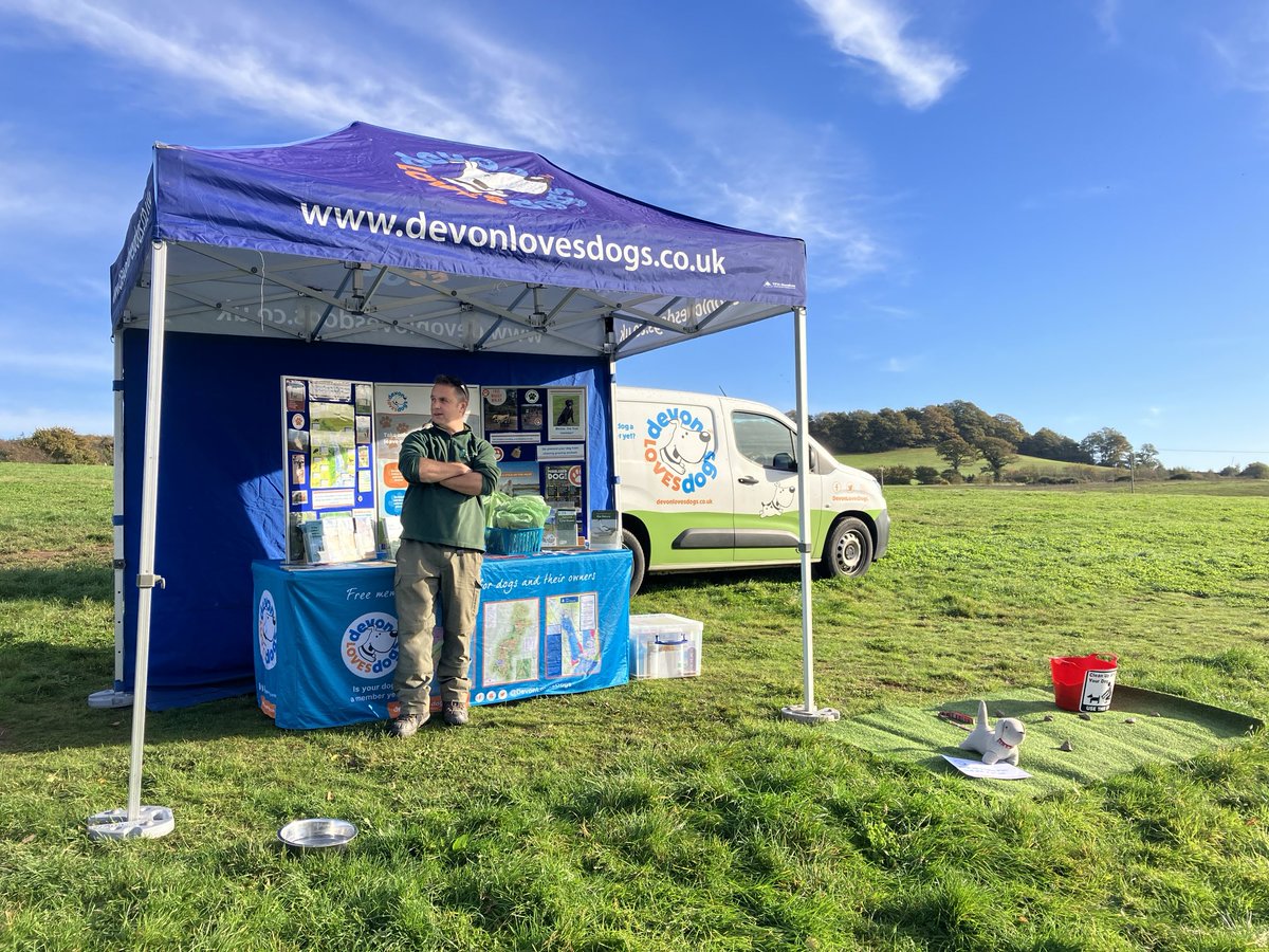 It’s a beautiful day for a dog walk 🐶we’re here at Dawlish Countryside Park meeting dogs and their owners 👍