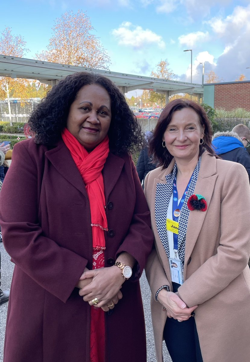 Humbled and thrilled to meet Emily and colleagues  <a href="/UHNM_NHS/">UHNM NHS Trust 🏥</a> Remembrance Service singing  in the Fijian Choir.   A special reminder of the contribution our international  nurses been making to our patients for many years.  ❤️ 🙏<a href="/TracyBullock12/">Tracy Bullock</a>