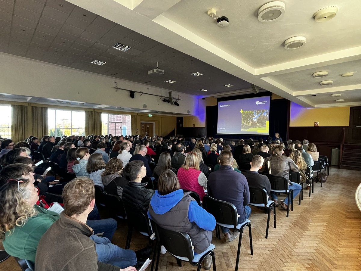 A full house for our first Agriculture course talk of the day from <a href="/dines_louisa/">Louisa Dines</a>.
