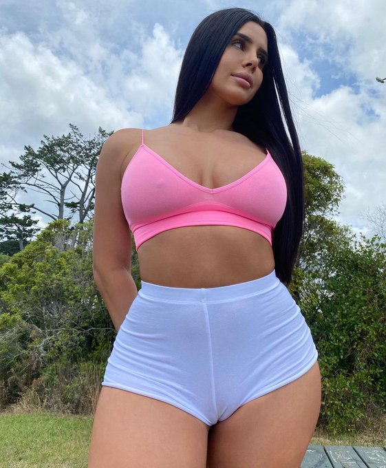 Watch Lily Adrianne's leaked NSFW photo on TwXstars