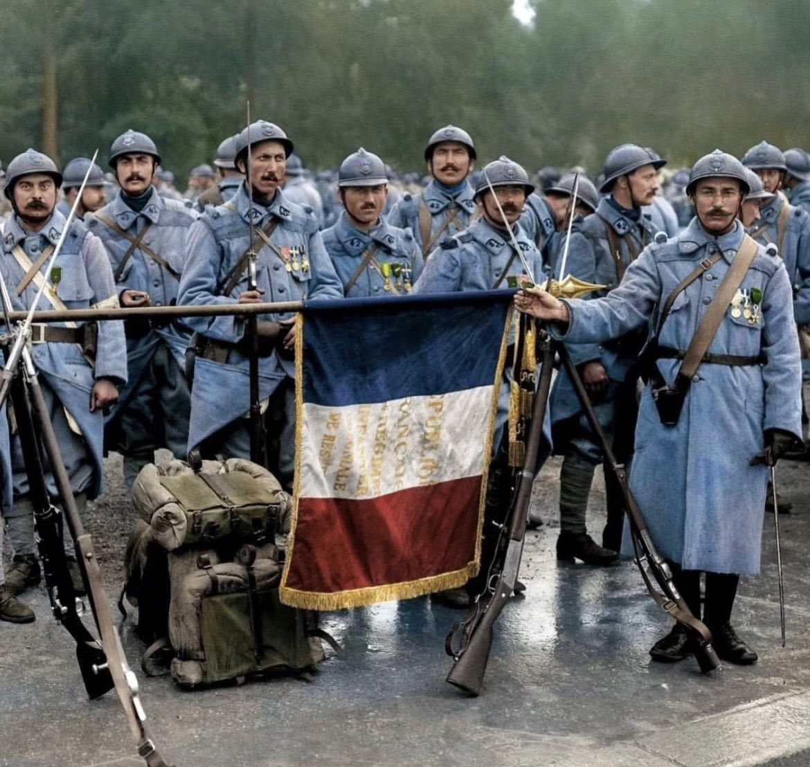 🇫🇷👊 "A nos morts"
#11novembre #armistice                ————📷lachasseembarquee