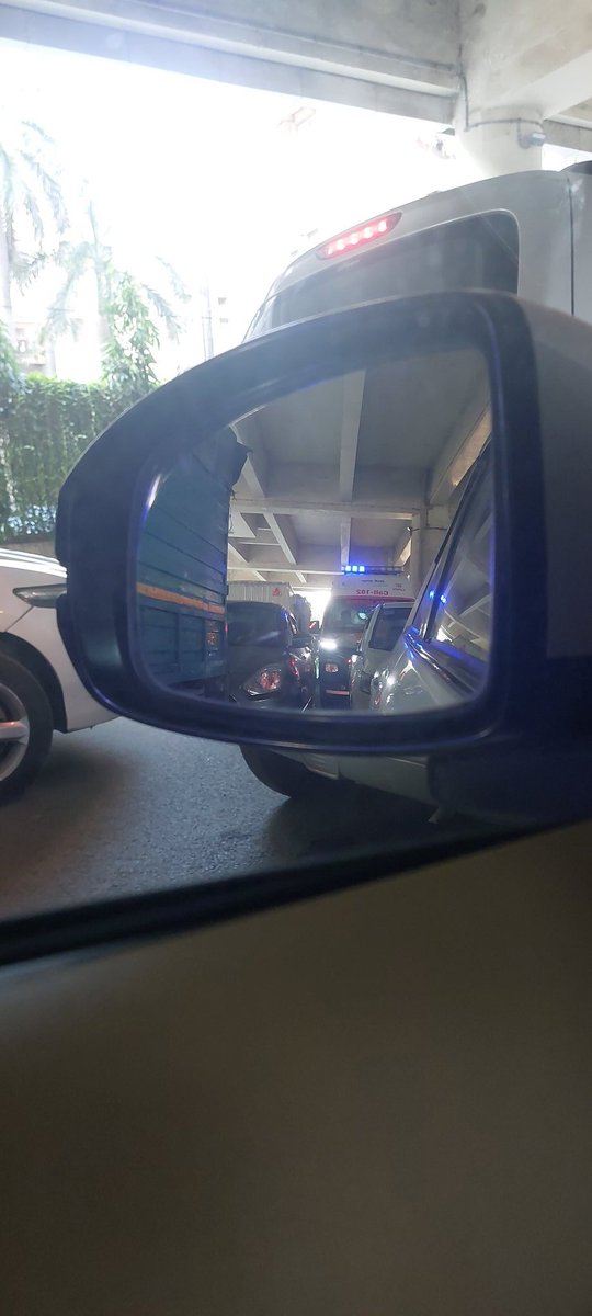 AKParashar1's tweet photo. @dtptraffic 
Dear Team,

It's been 20 mins that we are stuck in traffic near mandawali Metro station, despite having 2 police stations just 2 and 5 mins away. One ambulance is also stick and unable to move at all.

It's disappointing to see carelessness from the authority side. https://t.co/Ykk0AG9sBJ