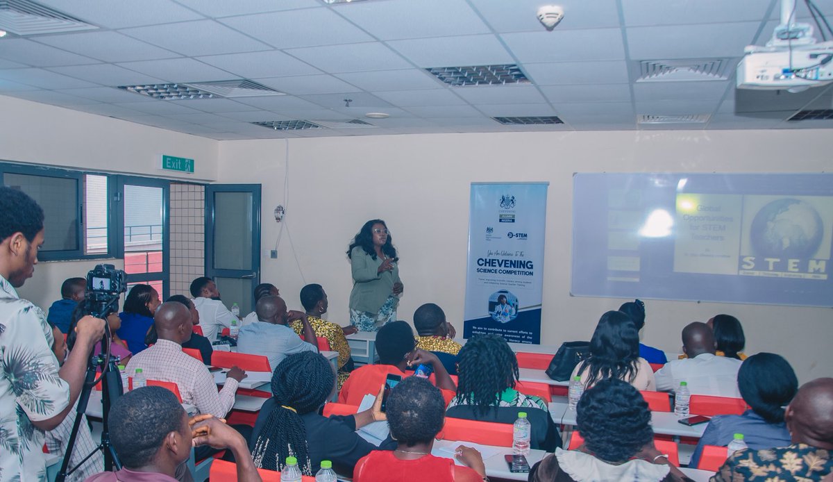 Last week, @cheveningfcdo-funded @CaanNG project in Enugu launched with a 2-day session, including students’ science competition and STEM training for teachers. Impressive 500+ turnout made a significant impact, empowering students & teachers toward enhanced scientific literacy