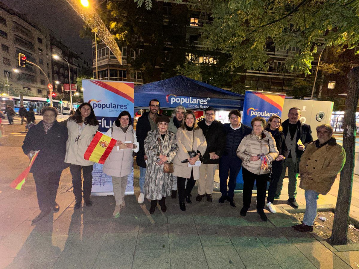 🔵 Salimos a las calles del distrito para invitar a nuestros vecinos a acompañarnos este domingo.

⚠️ ¡Recuerda! Mañana domingo 12, a las 12:00 en la Puerta del Sol.

Ante las mentiras de Sánchez 
#EspañaNoSeRinde