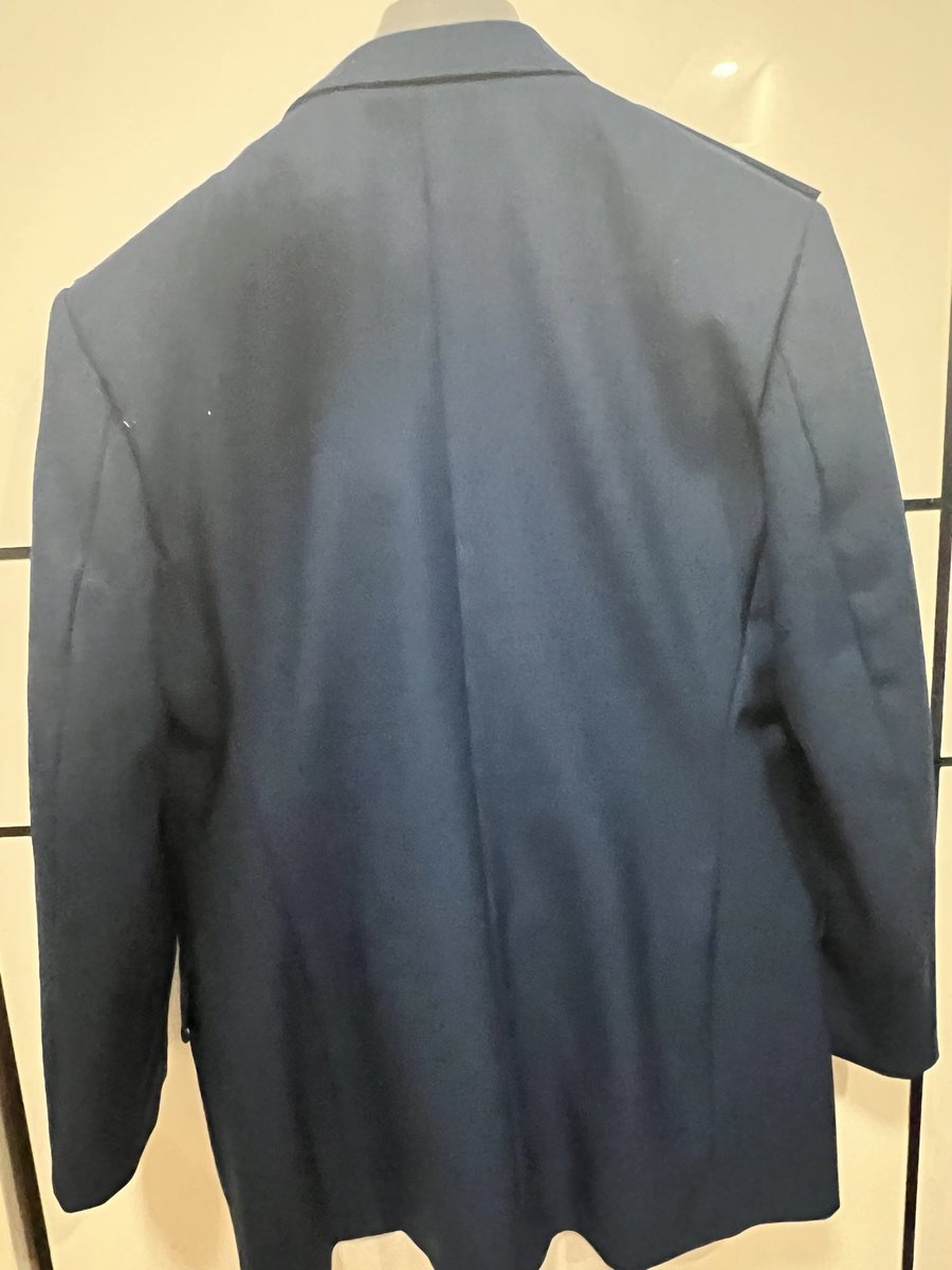 筋肉贱畜出一些闲置
空165/88的冬常服380
含衣裤肩章臂章领带
可以联系咸鱼