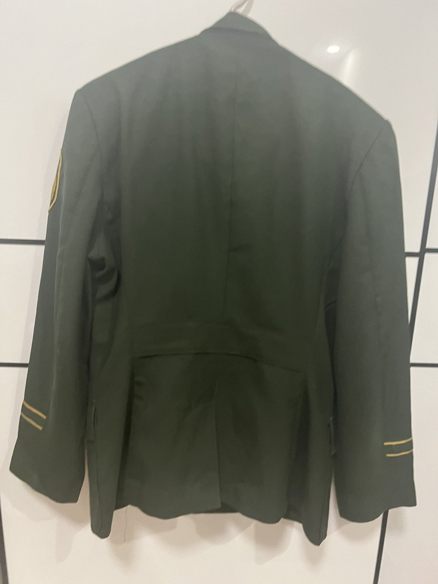 筋肉贱畜出一些闲置
170/92武常100元，
可以联系咸鱼