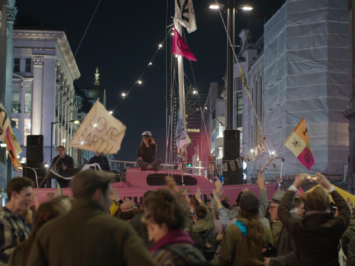 MammothCinemaUK's tweet photo. We have less than a handful of tickets left for 📽️Paved Paradise tonight, featuring food, farming and @GeorgeMonbiot  - and a few for next week's film📽️Conscientious Protectors about @XRebellionUK (complete with in-person Director's Q&amp;A!) Book tickets 🎟️🎟️https://t.co/VFf9cswrzW https://t.co/PmU6ivh3wR