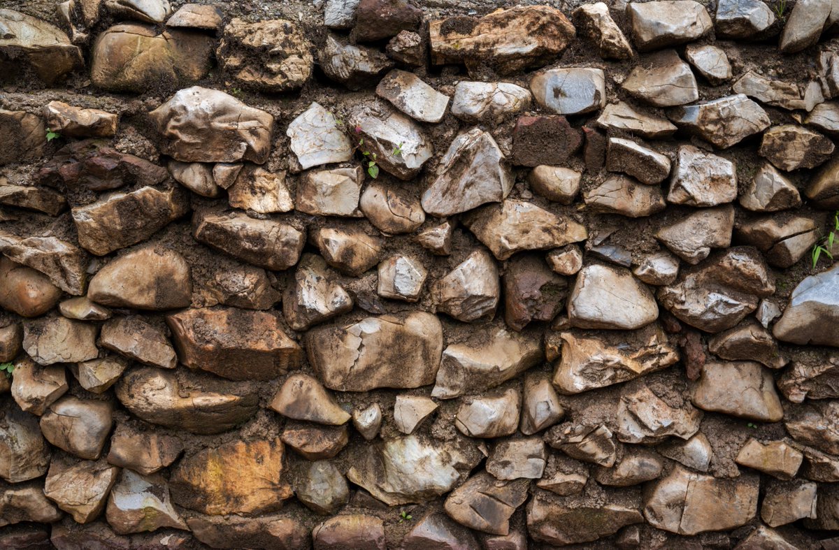YeHangHarry's tweet image. A concrete&amp;amp;mud wall with cobblestones, photo reference 
Shot by me via Sony a7r4 at 云南 
#EnvironmentArt #TextureReference
